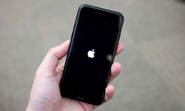 حصرياً حل مشكلة أيفون 7 تعليق على شعار أبل و اعادة التشغيل/ Iphone 7 Stuck on apple logo and restart